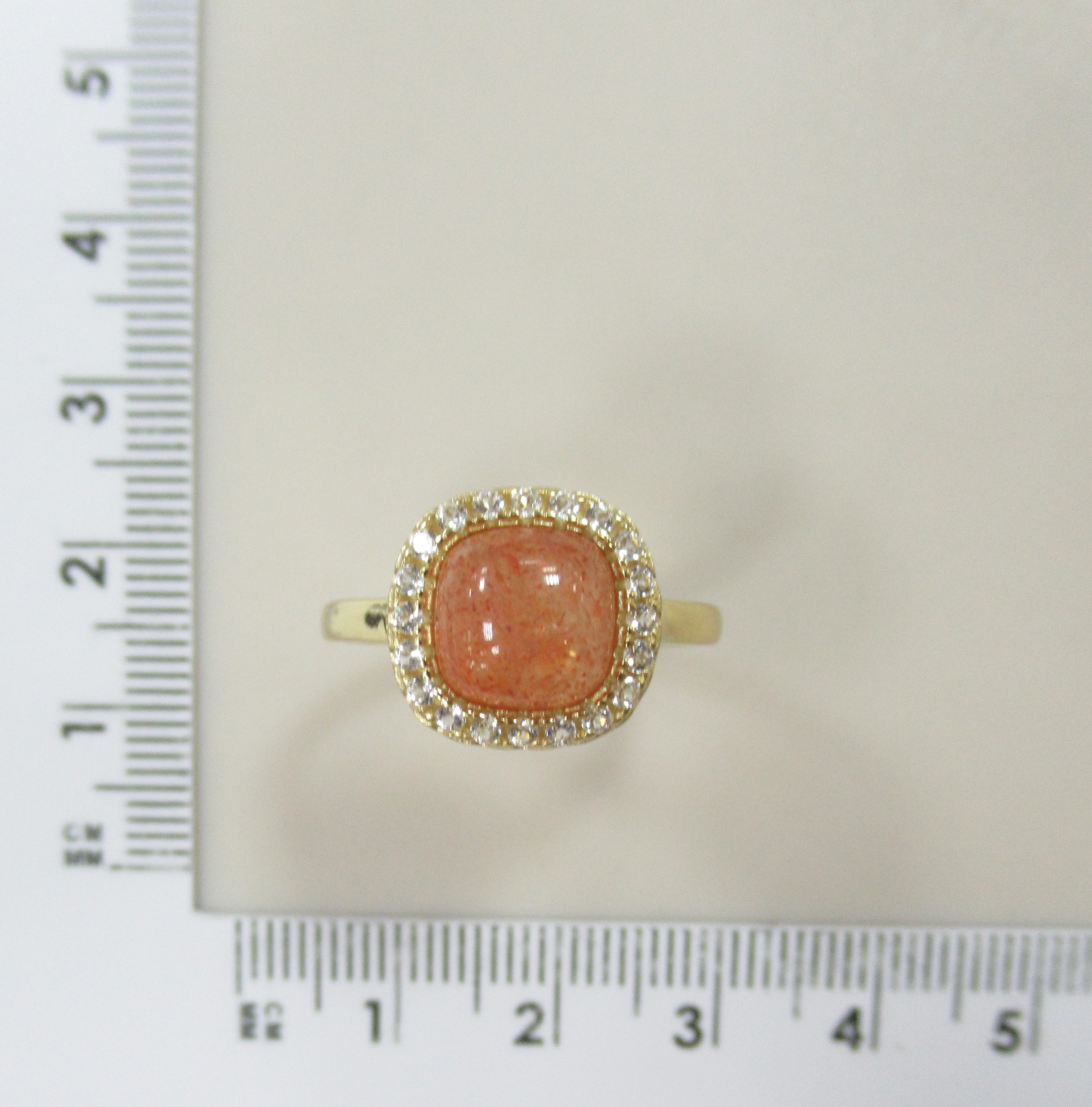 Серебряное кольцо с солнечным камнем